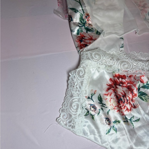 Otherwild White and Red Chemise with Lace Trim - Picture 8 of 9